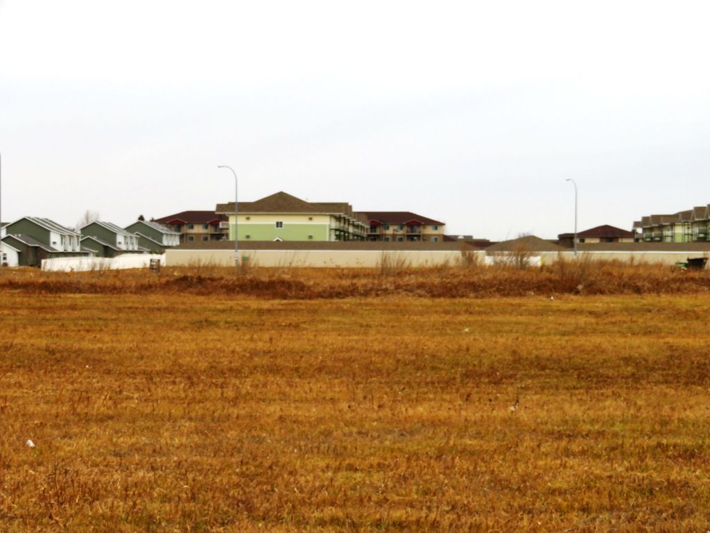1011 20th Ave SE, Minot, ND 58701